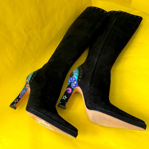 Versace Black Heeled Boots with Colorful Embroidery - Picture 11 of 16